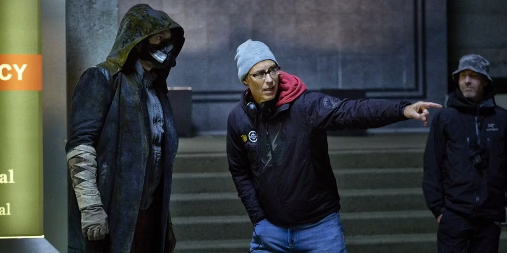 Behind-The-Scenes Photos From The Flash