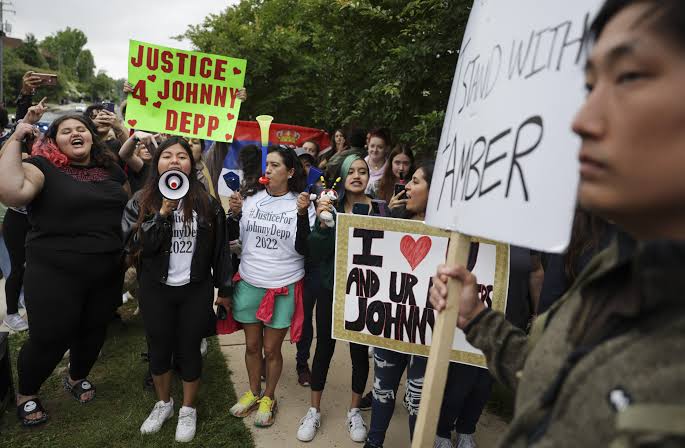 fans of Johnny Depp and Amber Heard engage in passionate debates