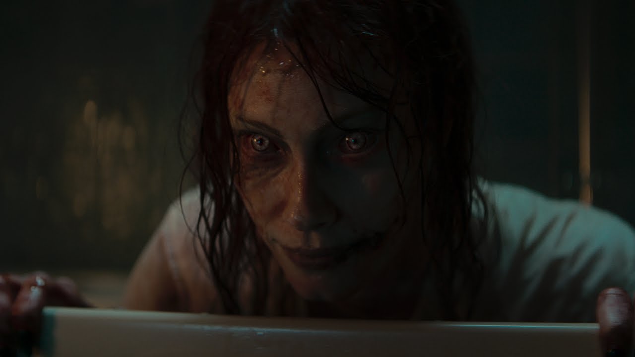 How many Evil Dead movies are there and is Evil Dead Rise connected to the  horror film franchise?