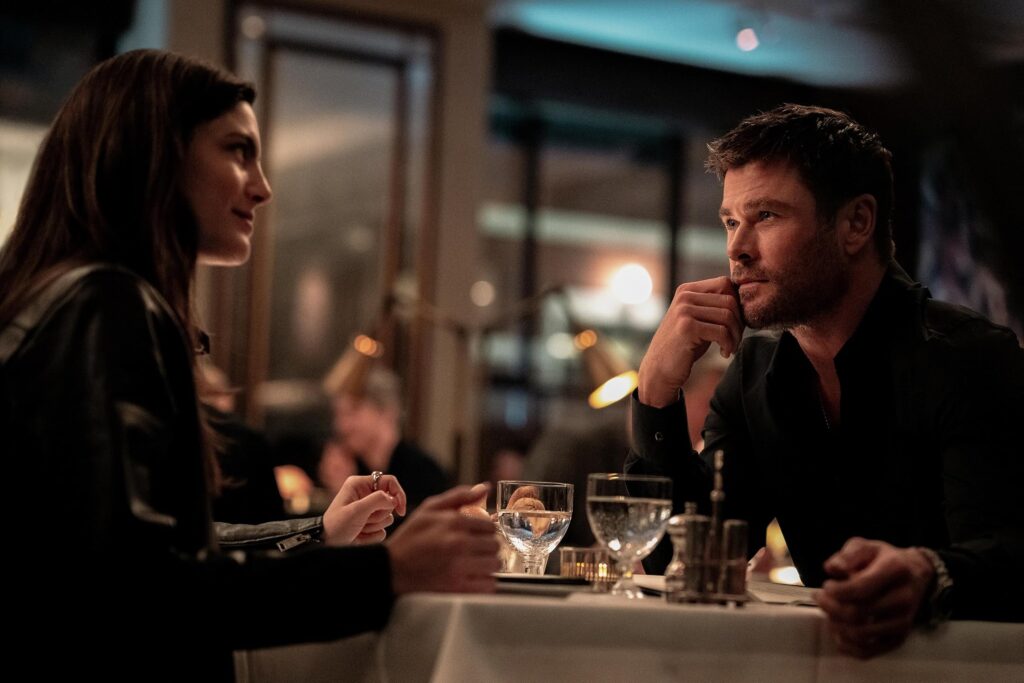 Chris Hemsworth and Monica Barbaro in Crime 101 (2026)