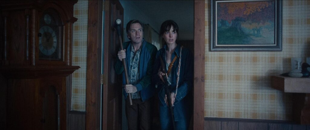 Ewan McGregor and Anne Hathaway in The End of Oak Street (2026)