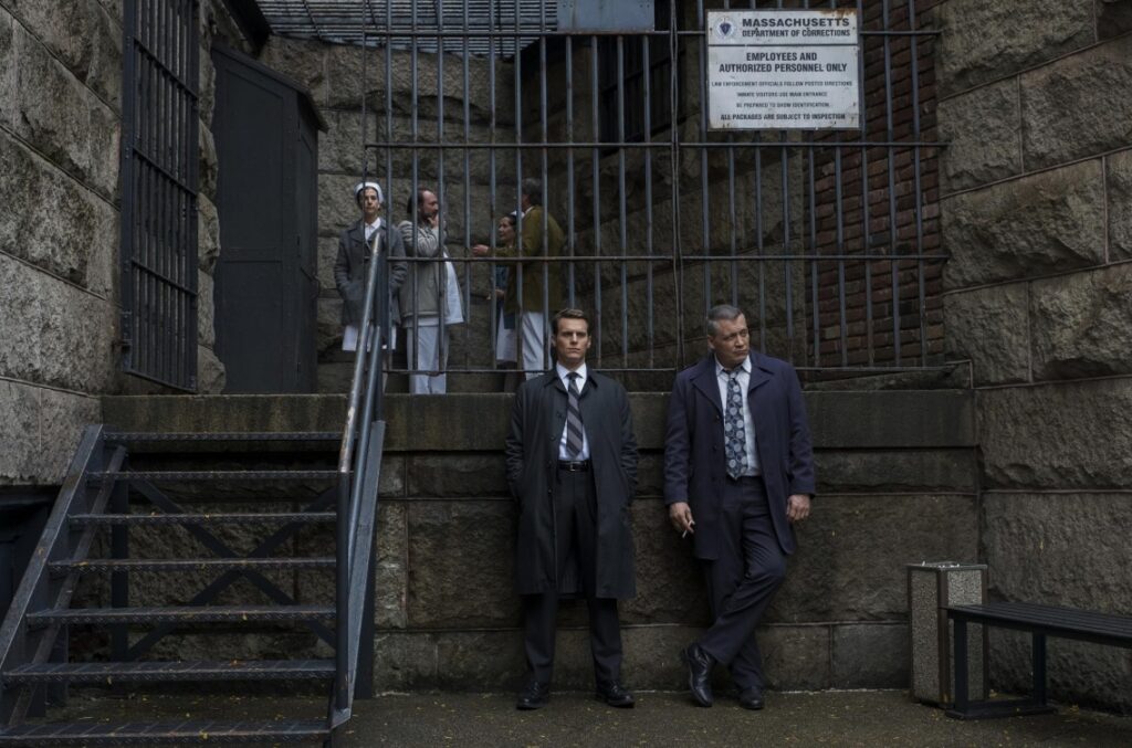Holt McCallany and Jonathan Groff in Mindhunter (2017)