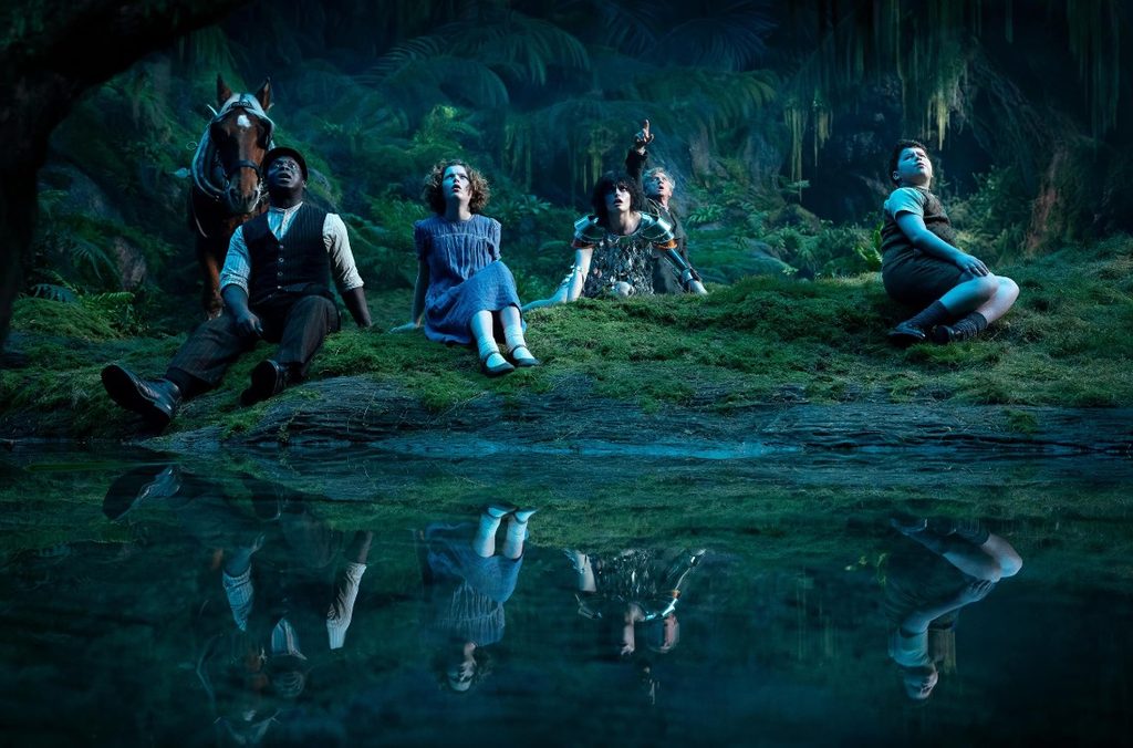 Daniel Craig, Kobna Holdbrook-Smith, David McKenna, Beatrice Campbell, and Emma Mackey in Narnia: The Magician's Nephew (2027)